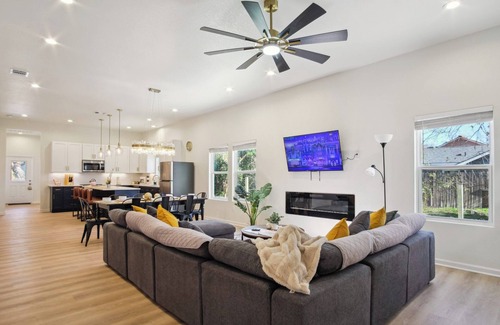 Downtown San Antonio Cabaña | Blissful 5br/3ba Haven Near Riverwalk & Downtown!