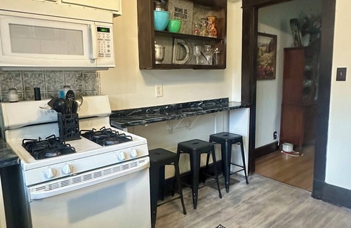 New Albany Casa | Blissful Bungalow on National Historic St in New Albany, 1 mile from Ohio River