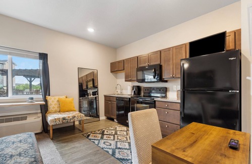 West Des Moines Apartamento | Blissful Eclectic Studio w/Amenities, WiFi in terrific West Des Moines