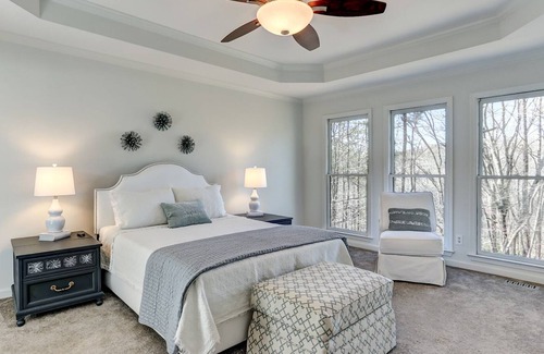Big Canoe Casa | Blissful Escape | Relax on the screened-in porch and cook in the gourmet kitchen