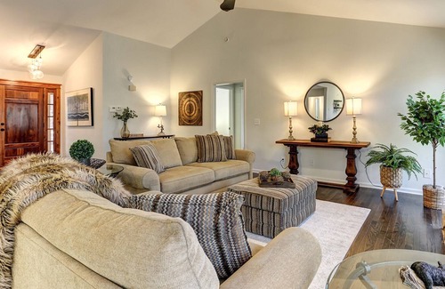 Big Canoe Casa | Blissful Escape | Relax on the screened-in porch and cook in the gourmet kitchen