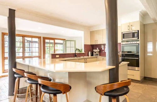 Lake Munmorah Cabina | Blissful Lakefront Pool & Oasis
