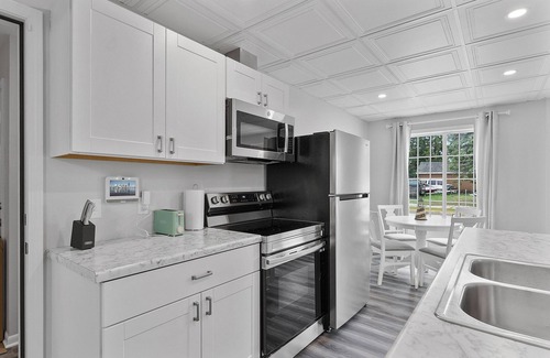 Two Rivers Apartamento | Blissful Luxury Duplex Lower - 2 1/2 Blocks to the Beach