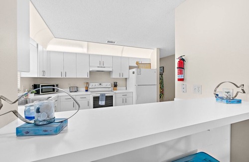 Indialantic Casa | Blissful Townhome - HEATED POOL - Walk to the Beach - Dog Friendly