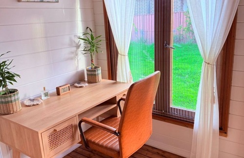 Wentworthville Cabina | Blissful Wooden Haven entire place is yours, 5 mins drive/ train from Parramatta