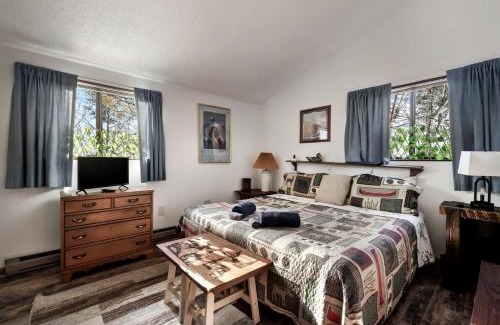 The Woods Casa | Blissful Zen Cabin Oasis near Cacapon River in West Virginia