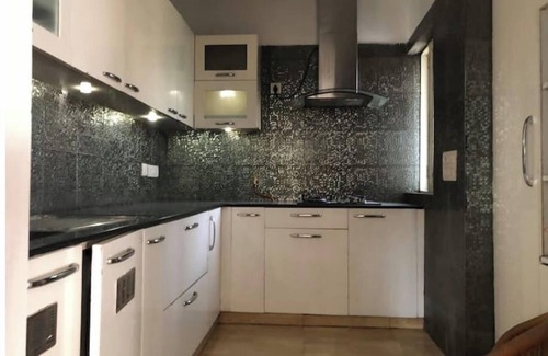 Sainik Farm Apartamento | Blissville