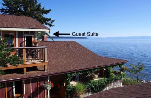 Powell River Casa | Blitz Beach House Oceanside Suite