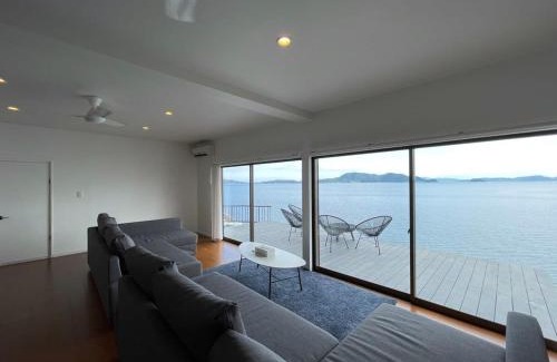 Kurahashi Casa | bLOCAL Sugawa House - Exclusive Seaside Escape in Ocean House