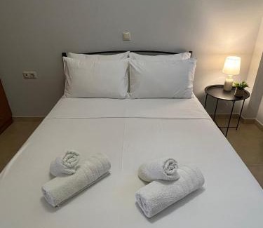 Methoni Apartamento | Bloom Garden Apartment