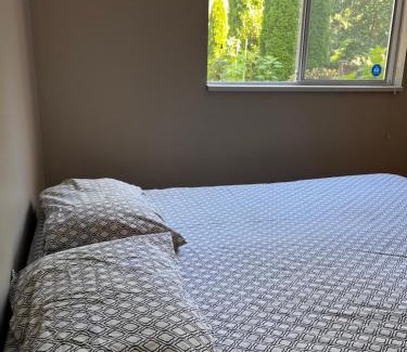 South Surrey Casa | Bloom House 樱花民宿