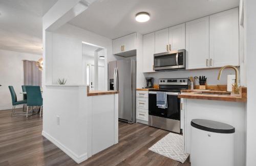 Bradenton Casa | Bloom Lagoon! Tropical home with heated pool and grill! Pet Friendly!