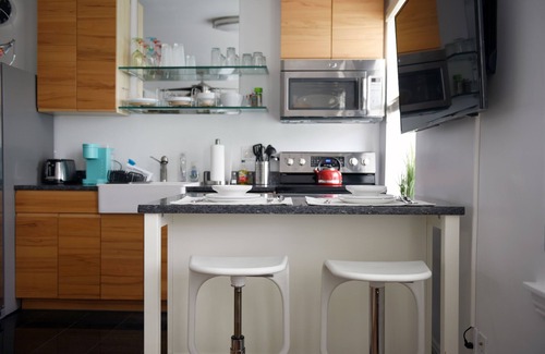 Bloomfield Apartamento | ♥Bloomfield Oasis ~ 5★Loc ♥West Penn H~ ♛~Parking~Elevator~WiFi~Parking