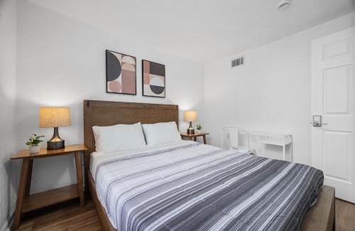 Pittsburgh Casa | Bloomfield Pittsburgh F Stylish Cozy Private Bedroom, Shared Bathroom, with Free Parking