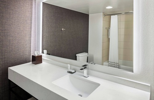 Normal Hotel | Bloomington-Normal Marriott Hotel & Conference Center