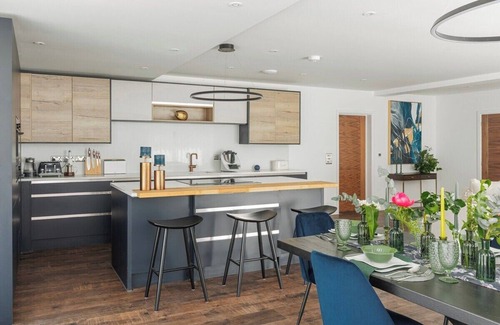 Holcombe Casa | Blooms House - Cookswood