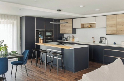 Holcombe Casa | Blooms House - Cookswood