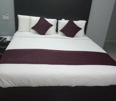 Port Harcourt Cabina | Blooms Spot Hotel - Super Deluxe