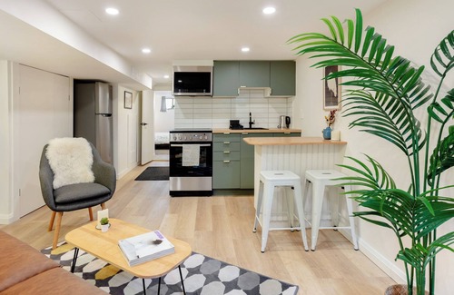 Dovercourt Park Casa | Bloordale Basement, Cozy and Clean