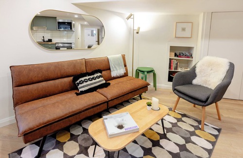 Dovercourt Park Casa | Bloordale Basement, Cozy and Clean