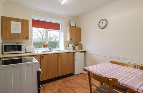 Abergavenny Cabaña | BLORENGE, with a garden in Mardy