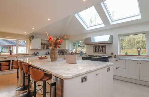 Ducklington Cabaña | Blossom Hill