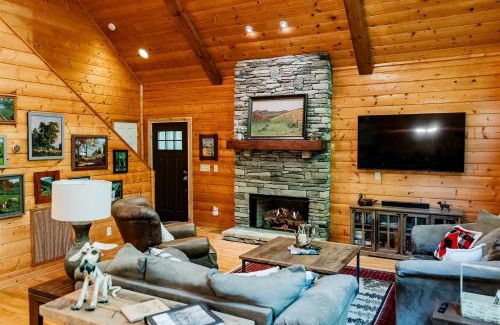 Blowing Rock Casa | Blowing Rock Getaway: Pet-Friendly Cabin for a Peaceful Mountain Retreat