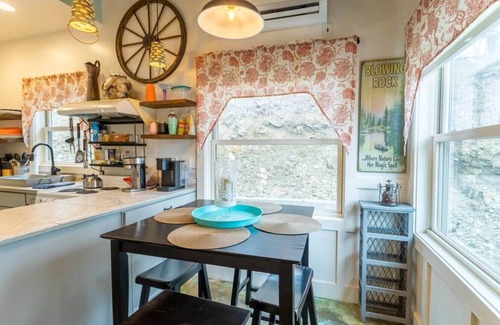 Blowing Rock Cabaña | Blowing Rock Sarah Janes Cottage at Doe Creek, Hot Tub, Pond, Acres to Explore!