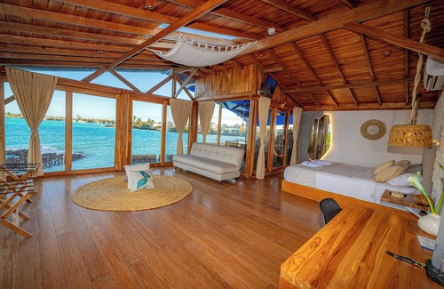 Bahía de la Academia Hotel | Blu Galapagos Sustainable Waterfront Lodge