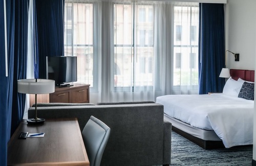 Downtown Akron Hotel | BLU-Tique, Akron, a Tribute Portfolio Hotel