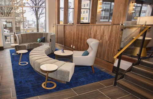 Downtown Akron Hotel | BLU-Tique, Akron, a Tribute Portfolio Hotel