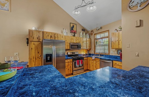 Berkeley Springs Casa | Blue Badger Cottage