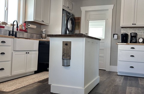 Homelake Otro | Blue Barn Farmhouse - 30 min from Great Sand Dunes / 20 min from Hot Springs.
