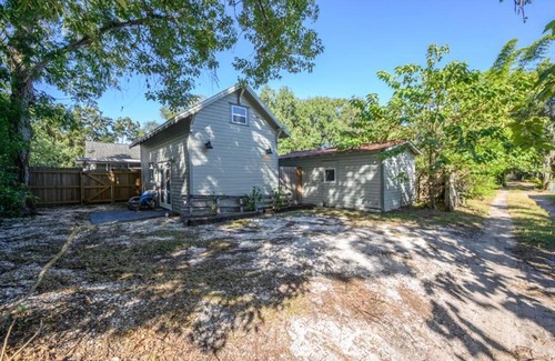 Old Seminole Heights Casa | Blue Bay Suite! Near Downtown and Foodie Hot Spots