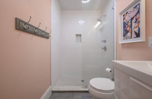 Old Seminole Heights Casa | Blue Bay Suite! Near Downtown and Foodie Hot Spots