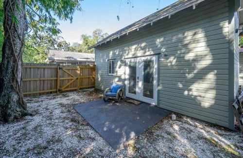 Old Seminole Heights Casa | Blue Bay Suite! Near Downtown and Foodie Hot Spots