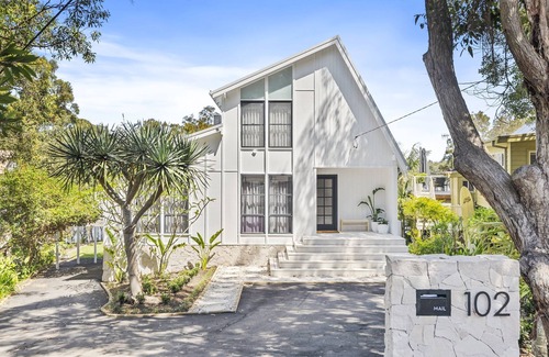 Wamberal Casa | Blue Bell Luxe Cottage - Your lagoon front haven, Calm and Gorgeous!