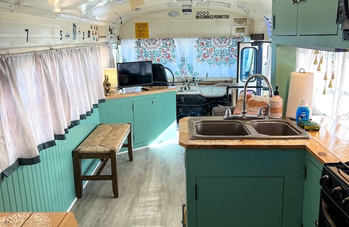 Greenville Casa | Blue Bird Bus at the Saluda River