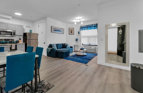 Elizabeth Apartamento | Blue Bliss Indoor Pool, FREE Parking, Near NYC