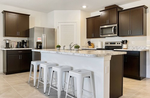 Port Saint Lucie Casa | Blue Breeze - Tropical Garden - Fast WiFi - 5 TVs - King Bed