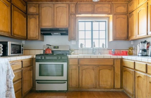 Frazier Park Cabina | Blue Charmer Themed Cabin with Indoor Fireplace