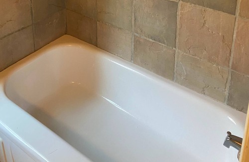 Bruno Complejo | Blue Clouds Ozarks Resort - The Log Cabin/ Honeymoon Suite