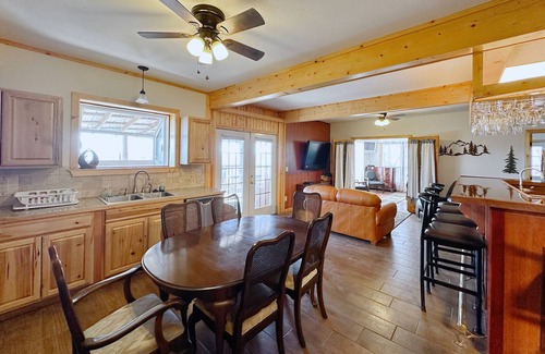 Edgemont Cabina | Blue Clouds RV & Cabins Resort