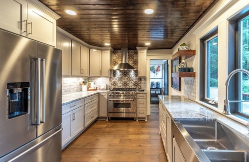 Cullowhee Casa | Blue Comanche - Upscale Mountain Home with a Hot Tub near Lake Glenville!