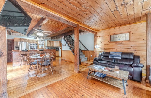 Helen Cabina | Blue Creek Shoals | Hot Tub, Sauna, Fire Pit, Game Room, Pet Friendly