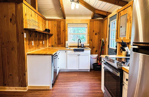 Highlands Casa | Blue Door Bungalow of Highlands