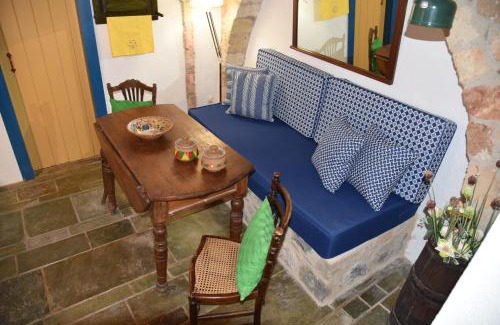 Monemvasia Apartamento | Blue Door (in the castle of Monembasia)