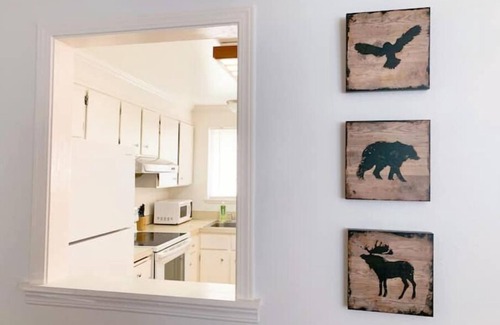 Hillendale Casa | "Blue Fern” in Historic Oregon City w/ BBQ grill