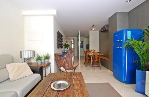 Vilassar de Mar Apartamento | Blue fridge apartmen · Blue fridge apartmen · Ideal for couples, near beach and well connected