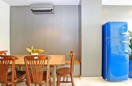 Vilassar de Mar Apartamento | Blue fridge apartmen · Blue fridge apartmen · Ideal for couples, near beach and well connected